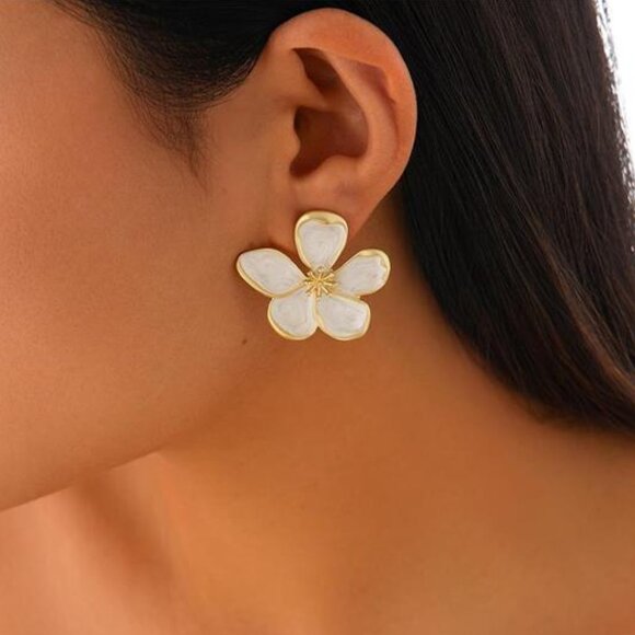 Pearl Flower Earrings for Women Chunky Gold Floral Statement Trendy Jewelry - Picture 2 of 6